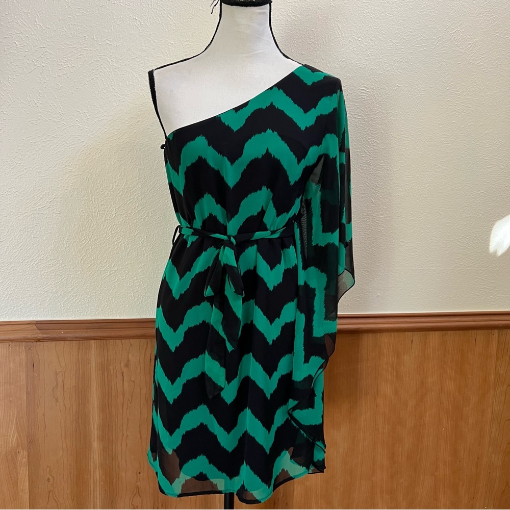 Anthropologie green black zig zag one shoulder dress